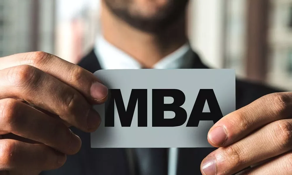 Know the Benefits of an Online MBA Program for Graduate Students